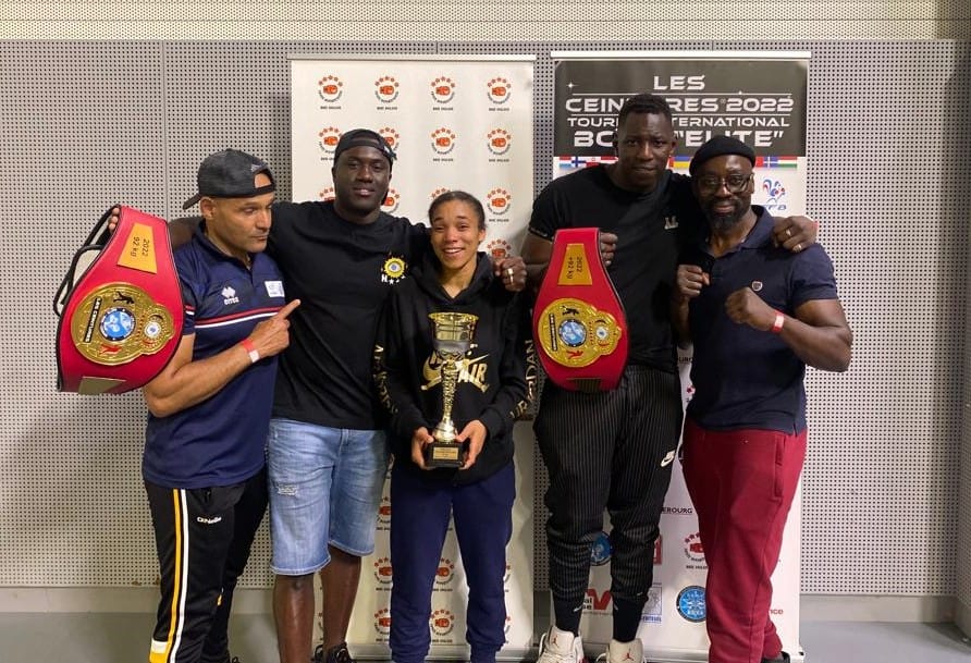 Les boxeurs et leurs coachs